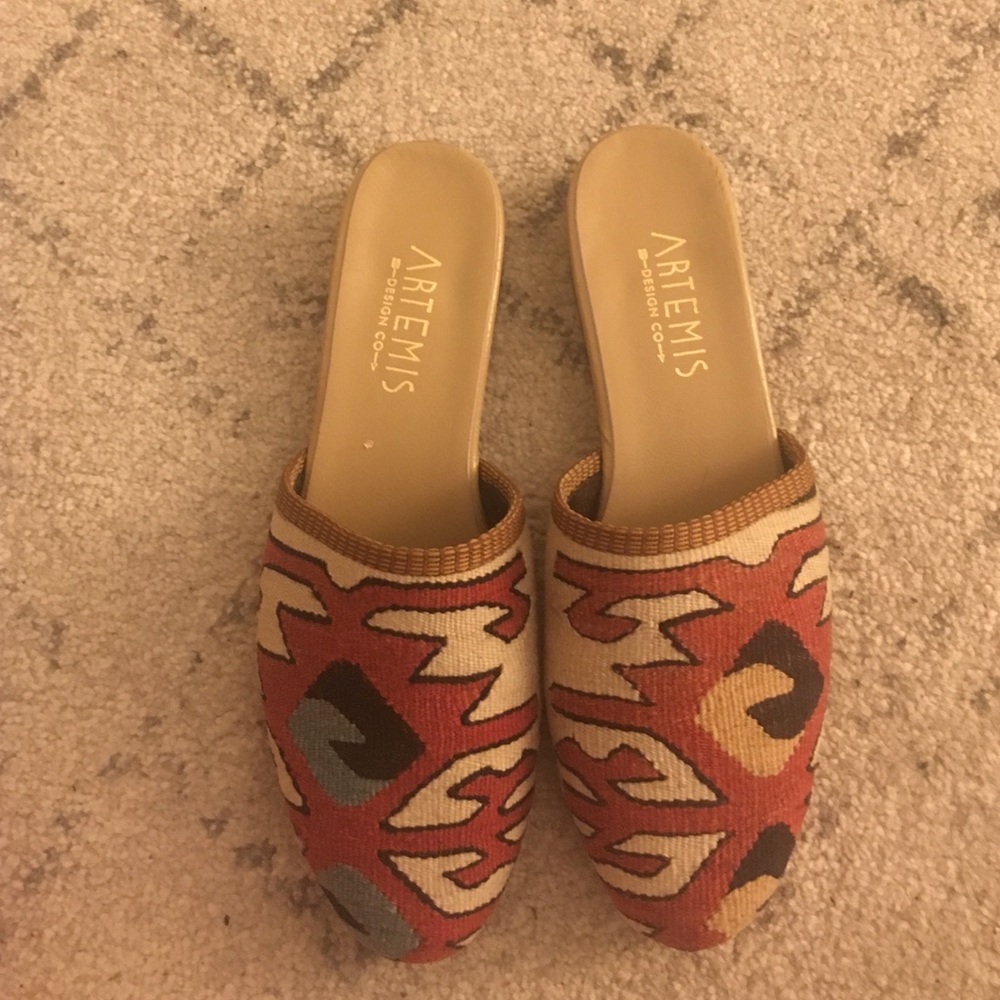 Artemis Sumak Sandal